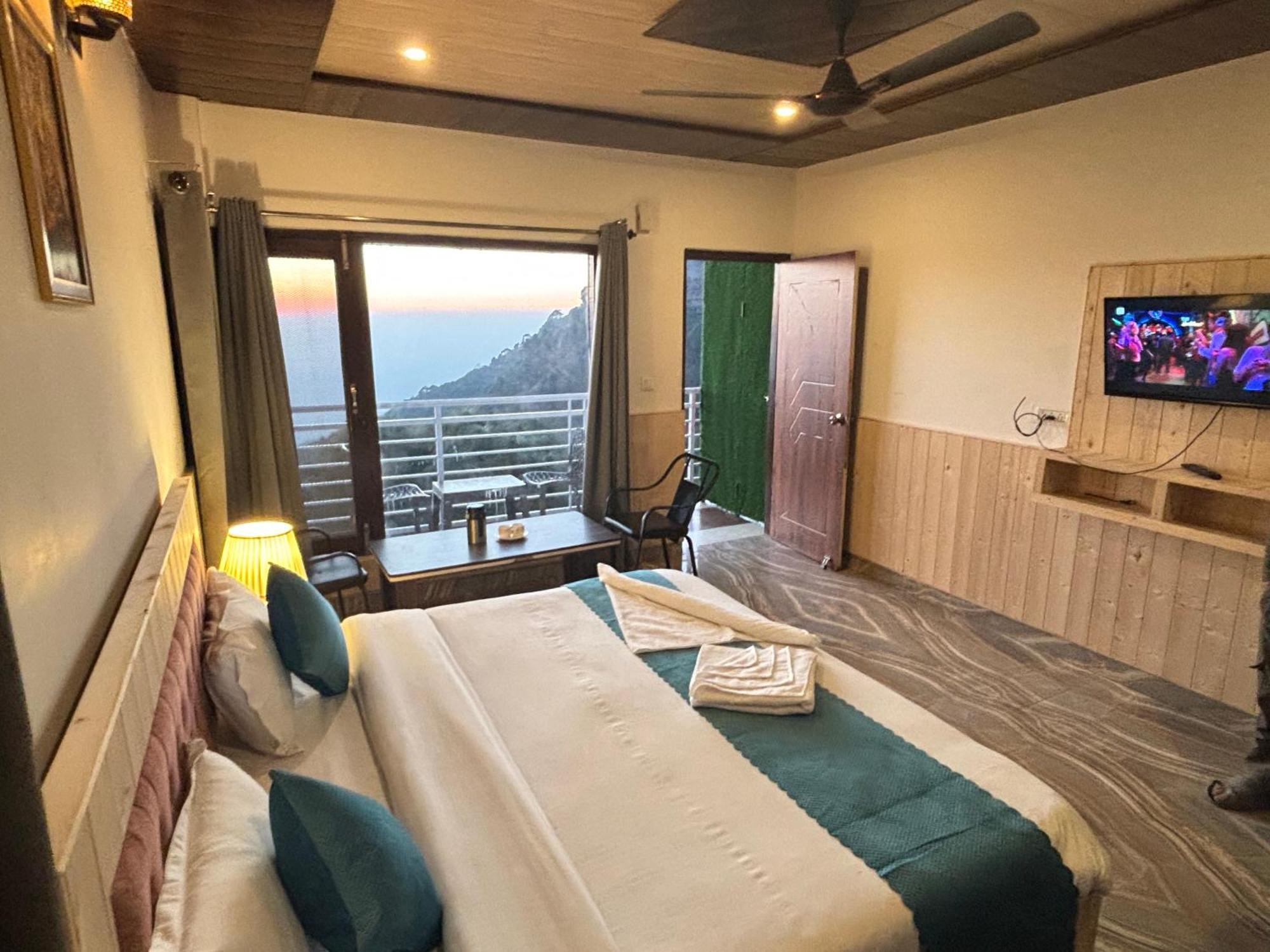 Urban Wave 2Bed Rooms By The North Edge Kasauli Eksteriør billede
