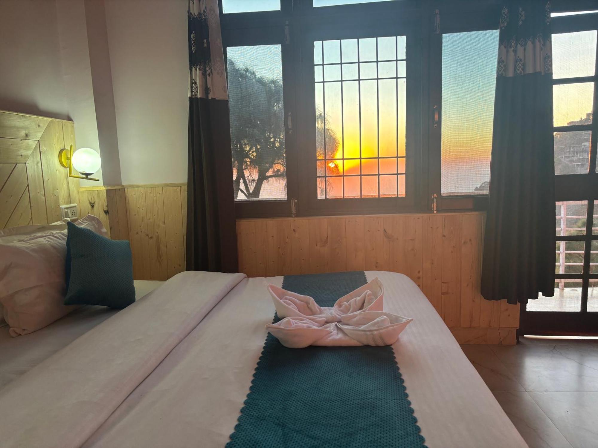 Urban Wave 2Bed Rooms By The North Edge Kasauli Eksteriør billede
