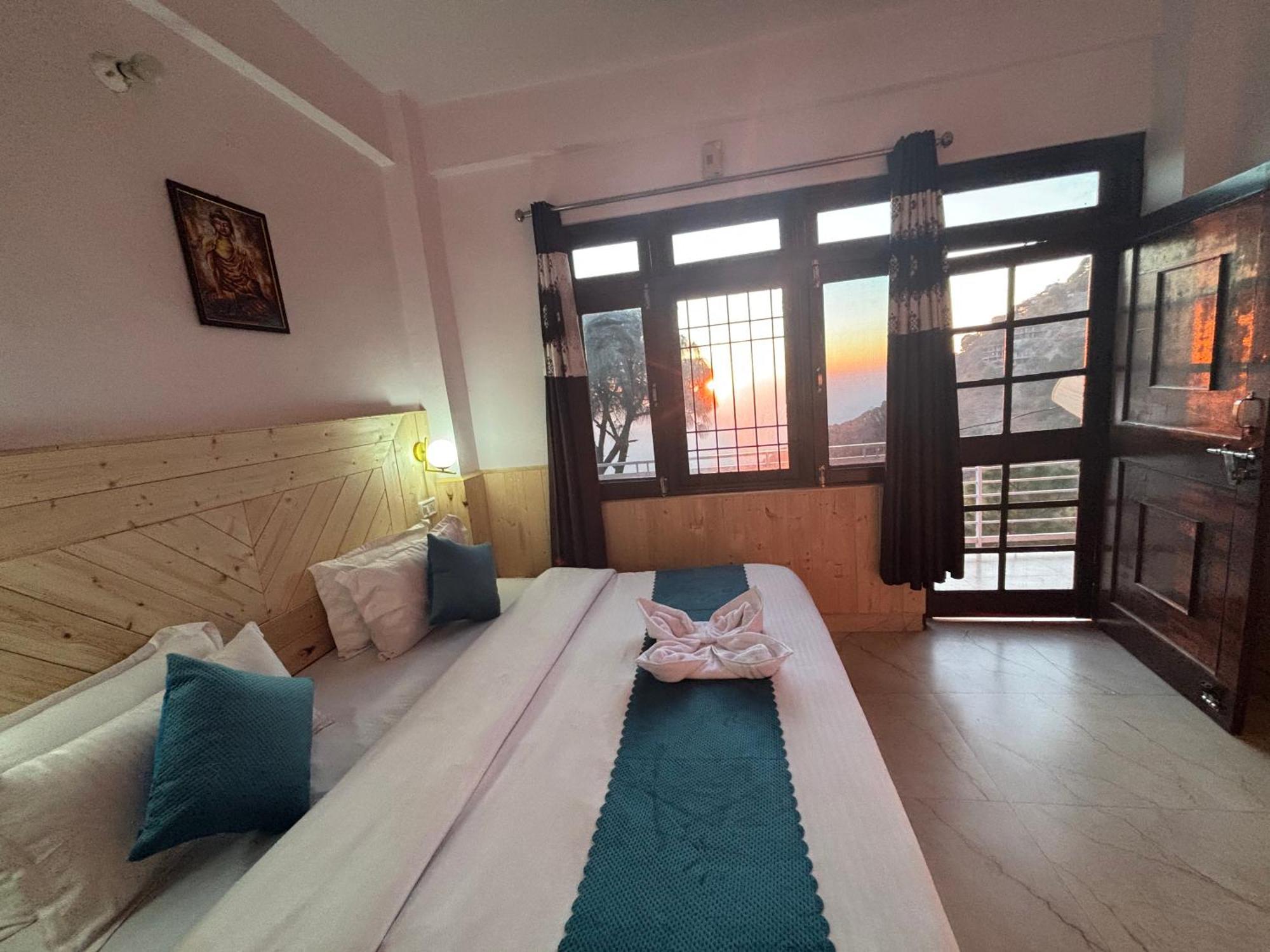 Urban Wave 2Bed Rooms By The North Edge Kasauli Eksteriør billede