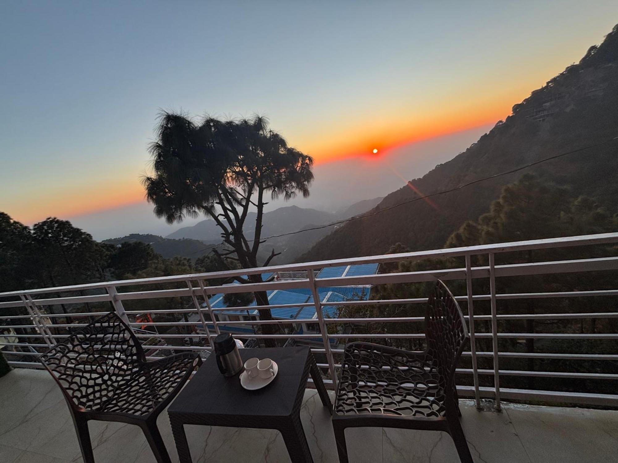 Urban Wave 2Bed Rooms By The North Edge Kasauli Eksteriør billede
